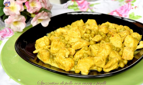 Spezzatino di pollo con curry e piselli, buonissimo e cremoso