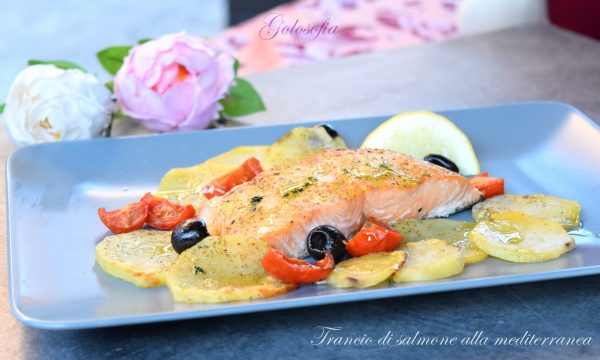 Trancio di salmone alla mediterranea, ricetta buonissima e veloce