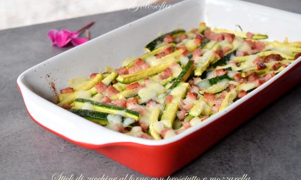 Stick di zucchine al forno con prosciutto e mozzarella, veloci e gustose!