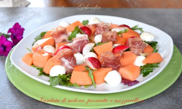 Insalata di melone, prosciutto e mozzarelline, ricetta fresca e gustosa!