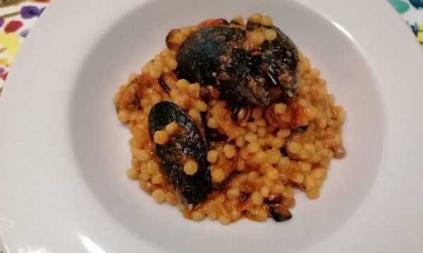 Fregola sarda con le cozze (sarde)