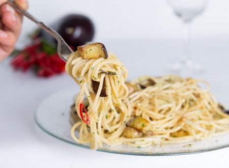 Ricetta spaghetti aglio olio e peperoncino … e melanzane