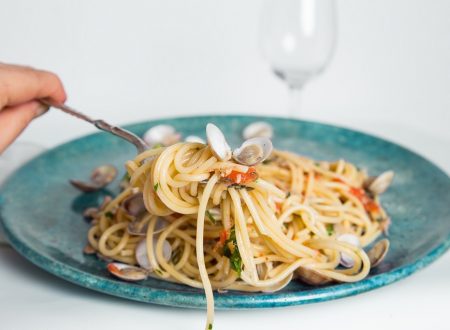 Ricetta Spaghetti alle Vongole Lupini con il Pomodoro Fresco