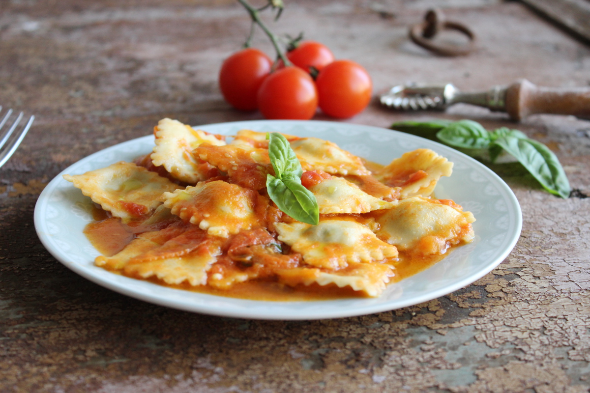 Ricetta Ravioli Ricotta E Spinaci Pasta Ripiena Casalinga Con Pomodorini