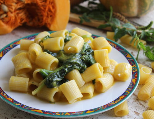 Pasta con crema di zucca e spinaci ricetta facile con verdure autunnali primo piatto