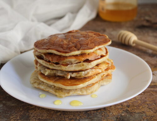 Pancake con yogurt greco light al miele ricetta soffice sana veloce