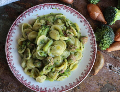 Orecchiette broccoli e salsiccia pasta regionale ricetta semplice invernale