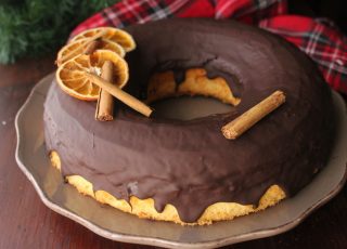 Ciambella sofficisima all'arancia con cioccolato fondente
