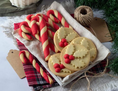 Biscotti natalizi (candy canes e agrifoglio)