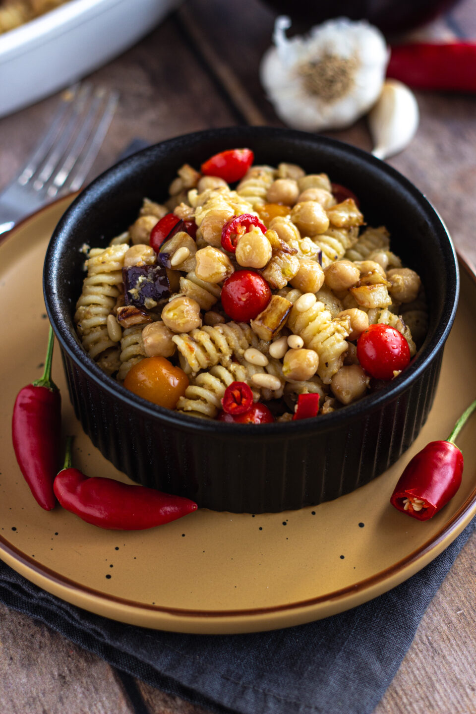 Fusilli con crema di melanzane e ceci