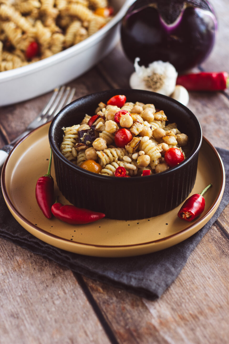 Fusilli con crema di melanzane e ceci
