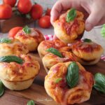 Muffin alla pizza pronti in 30 minuti la ricetta furba senza lievitazione