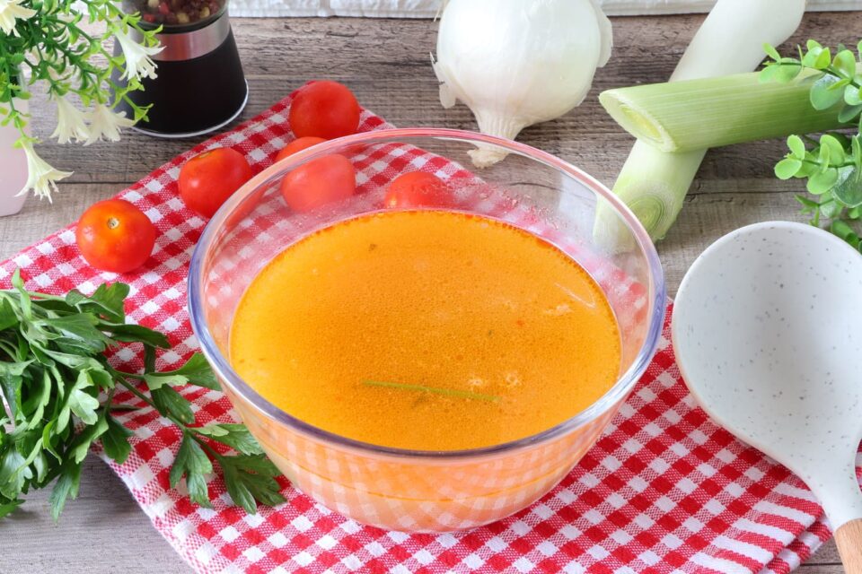 Come fare il brodo di pesce perfetto per risotti e zuppe
