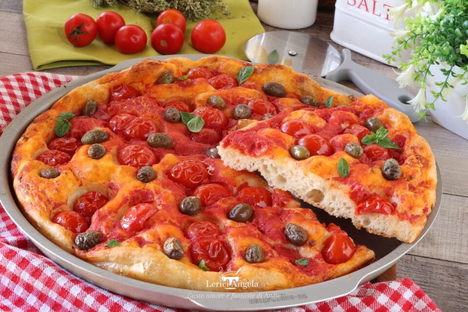 Focaccia alta e super soffice ti basta solo una ciotola e un cucchiaio per farla perfetta