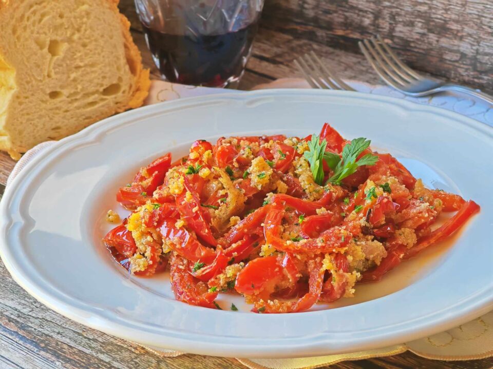 Peperoni in padella al pangrattato