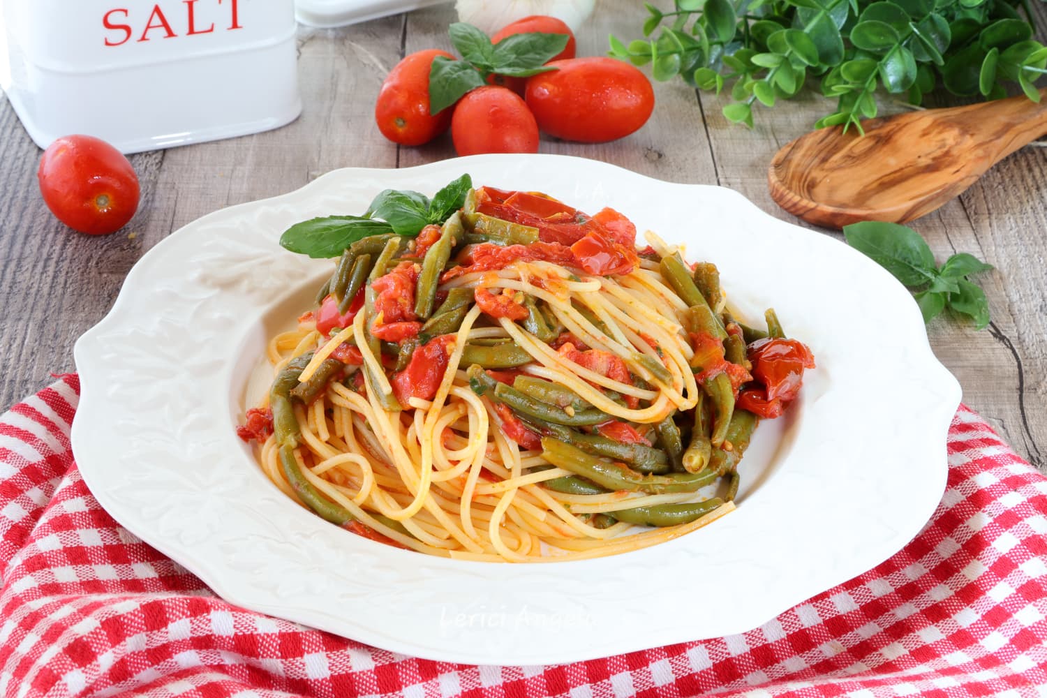 Pasta con i fagiolini cremosa veloce e profumata al basilico
