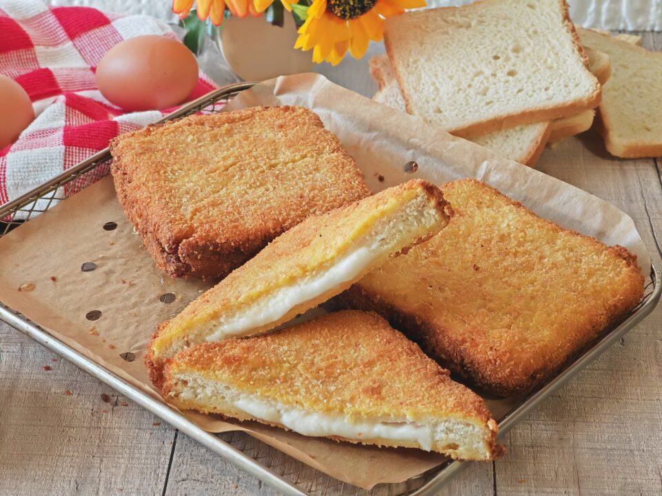 Mozzarella in carrozza croccante in friggitrice ad aria forno o padella