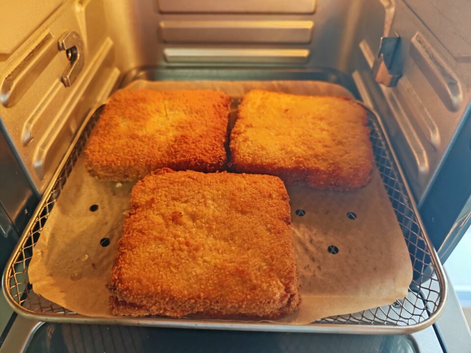 Mozzarella in carrozza croccante in friggitrice ad aria forno o padella
