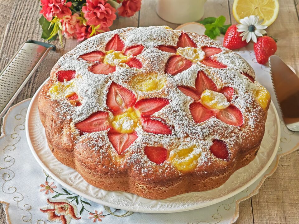 Torta allo yogurt e fragole