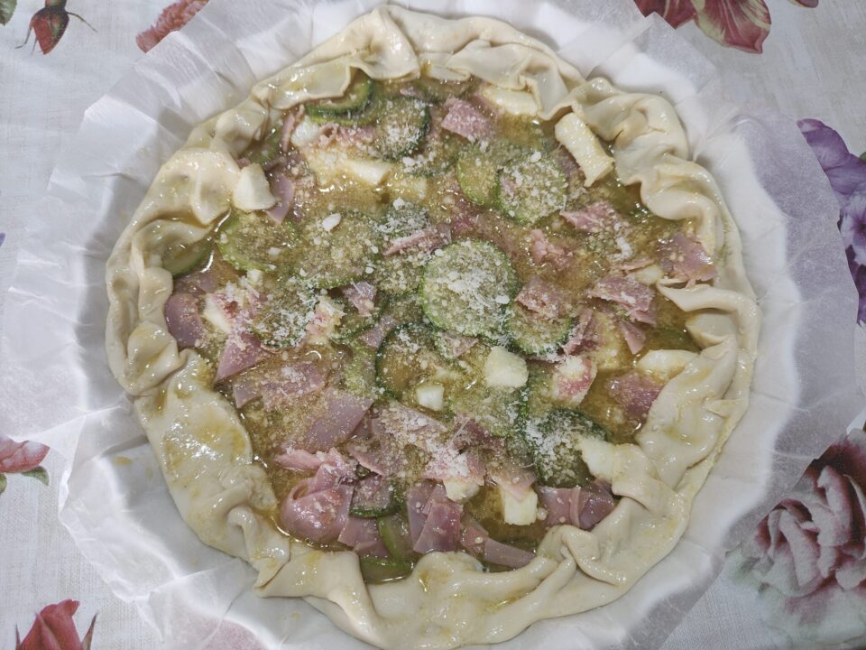 Torta salata zucchine e cotto la prepari in forno o in friggitrice ad aria
