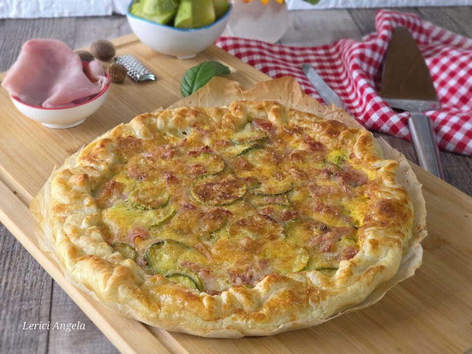 Torta salata zucchine e cotto la prepari in forno o in friggitrice ad aria