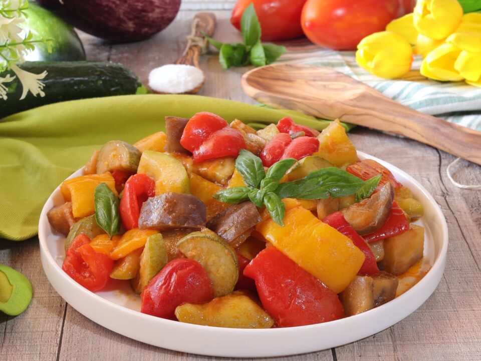La ciambotta di verdure perfetta in un unico tegame come cucinarla