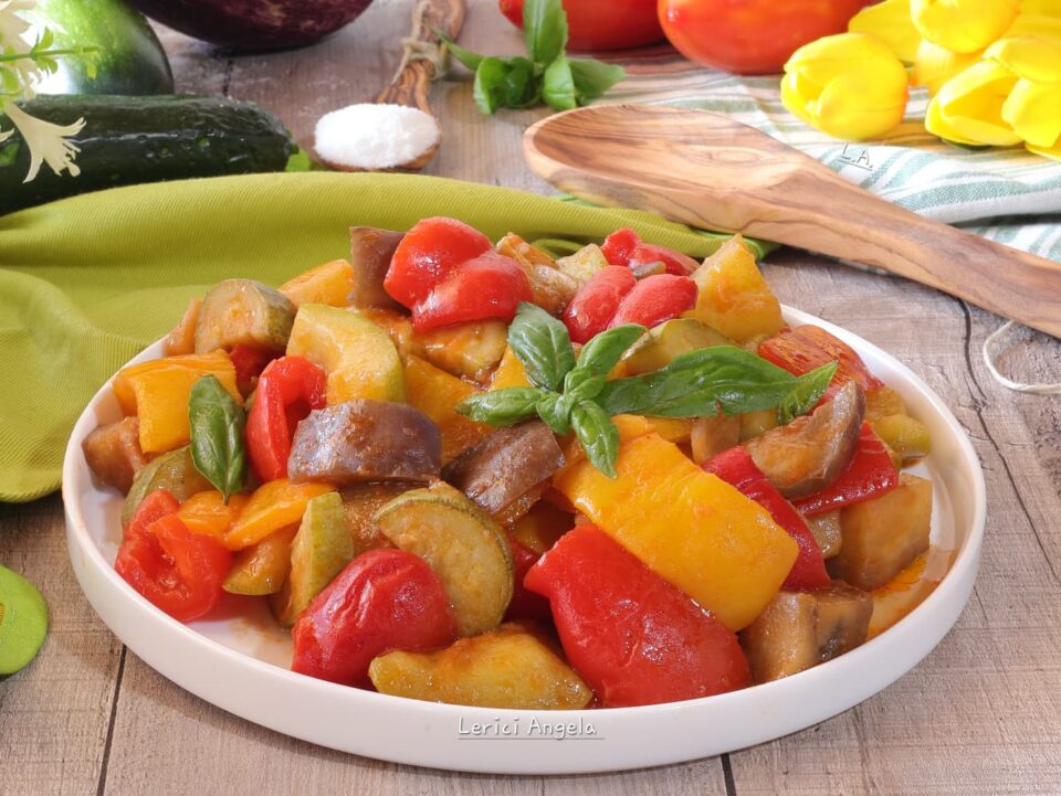 La ciambotta di verdure perfetta in un unico tegame come cucinarla