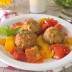 Polpette in Padella con Peperoni Stufati