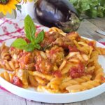 Pasta con le melanzane e provola filante