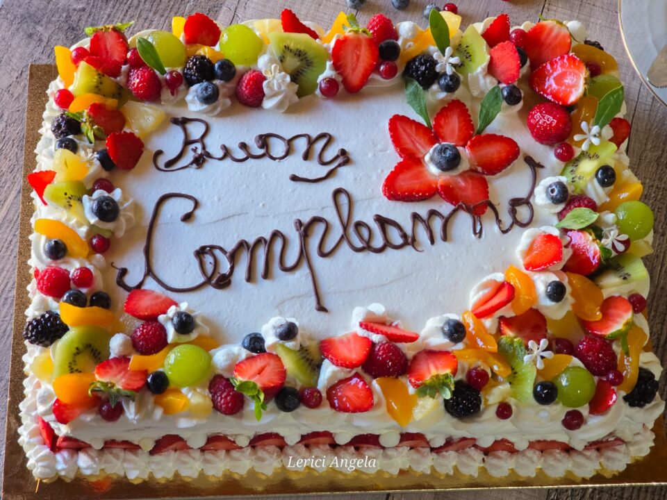 Torta di Frutta Fresca crema e Panna Montata