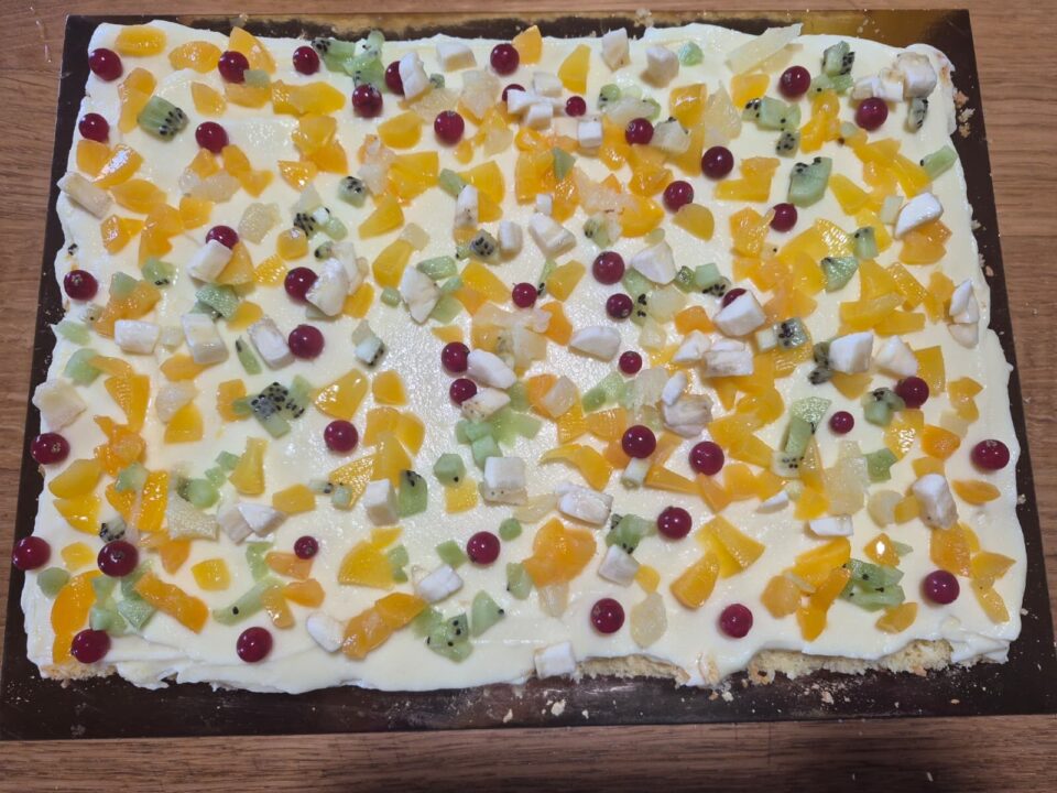Torta di Frutta Fresca crema e Panna Montata