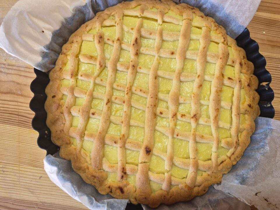 Crostata Babbaiola il segreto della frolla setosa e del cuore cremoso al limone