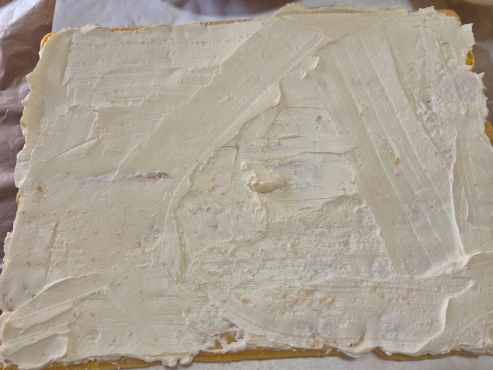 Rotolo di Savoiardi alle Fragole il dolce senza forno pronto in 15 minuti