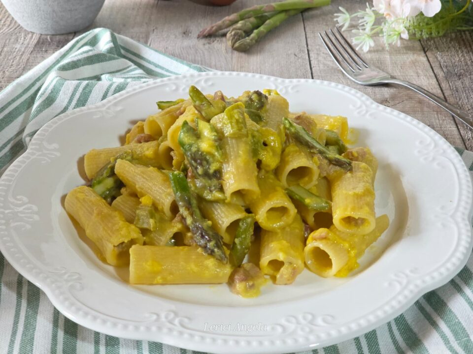 Carbonara agli asparagi e pancetta il segreto per una cremosità perfetta