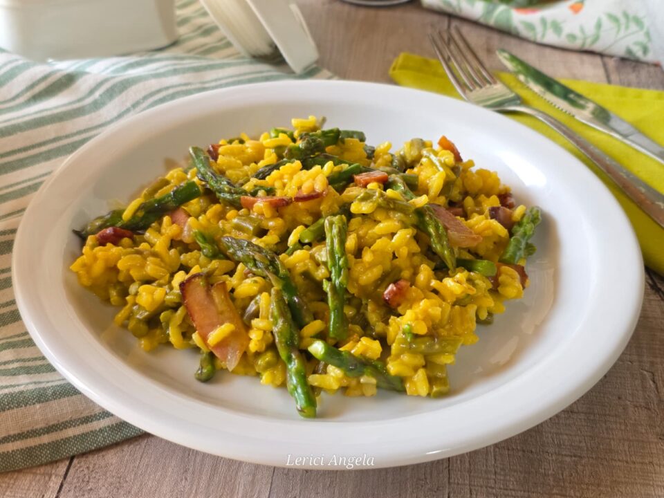 Risotto Zafferano e Asparagi con Speck Croccante