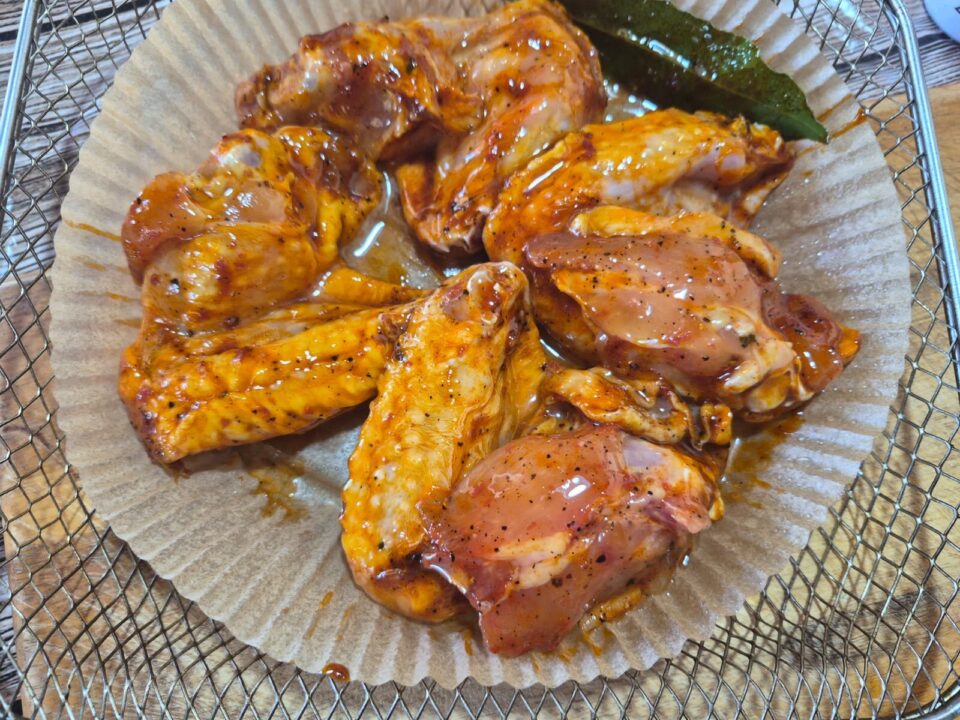 Alette di pollo con salsa barbecue come farle perfette (e super croccanti) in 3 modi