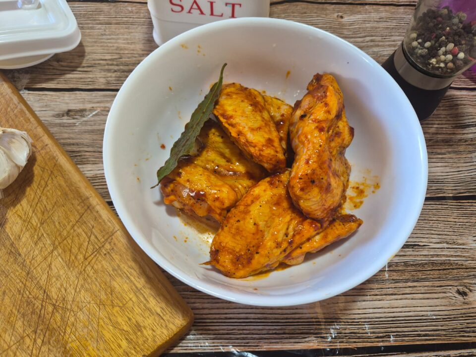 Alette di pollo con salsa barbecue come farle perfette (e super croccanti) in 3 modi