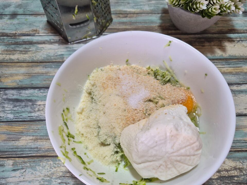 Polpette di zucchine e ricotta saporite croccanti fuori e morbidissime dentro