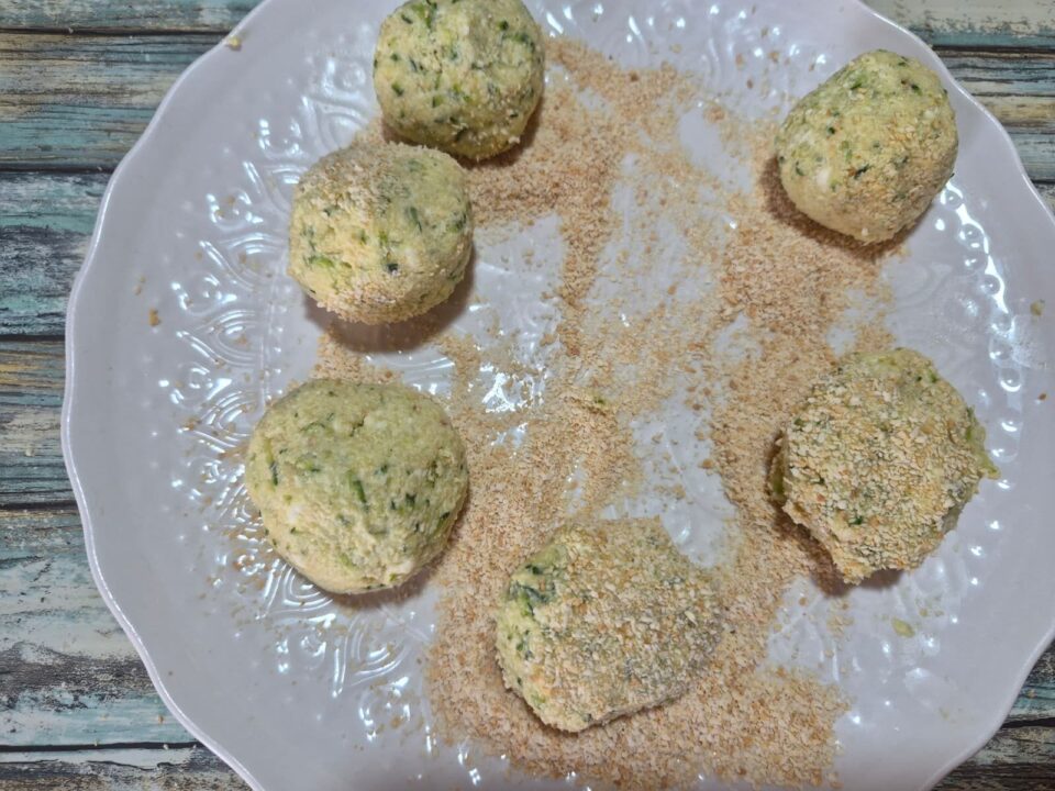 Polpette di zucchine e ricotta saporite croccanti fuori e morbidissime dentro