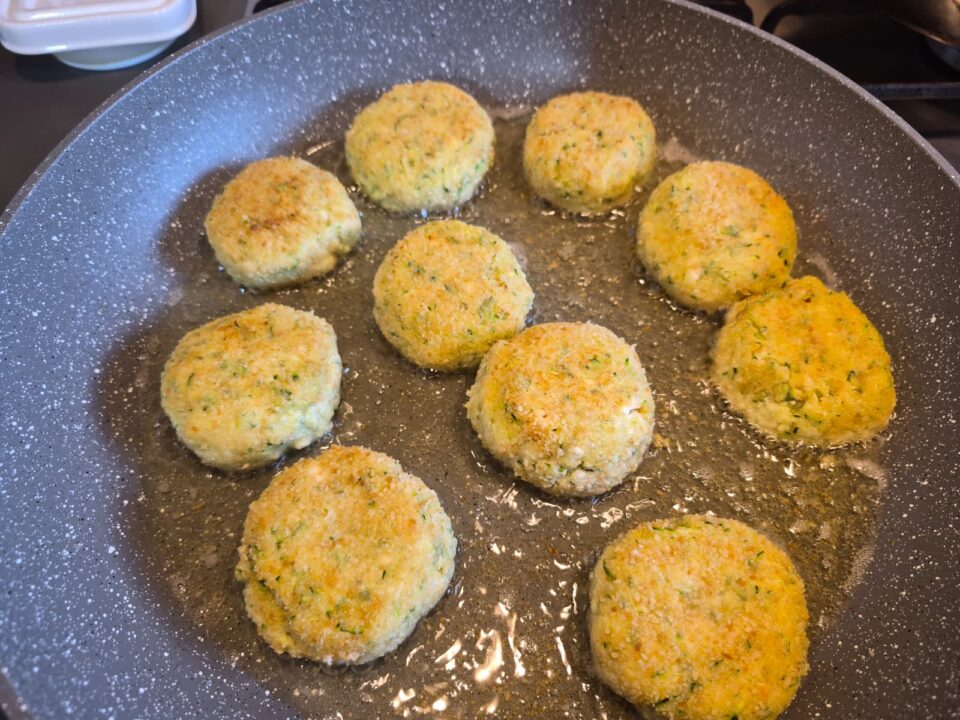 Polpette di zucchine e ricotta saporite croccanti fuori e morbidissime dentro