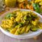 Il primo piatto con zucchine e pesto di fiori di zucca light e pronto in un lampo