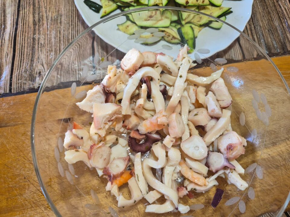 L'Insalata di mare express con zucchine croccanti light