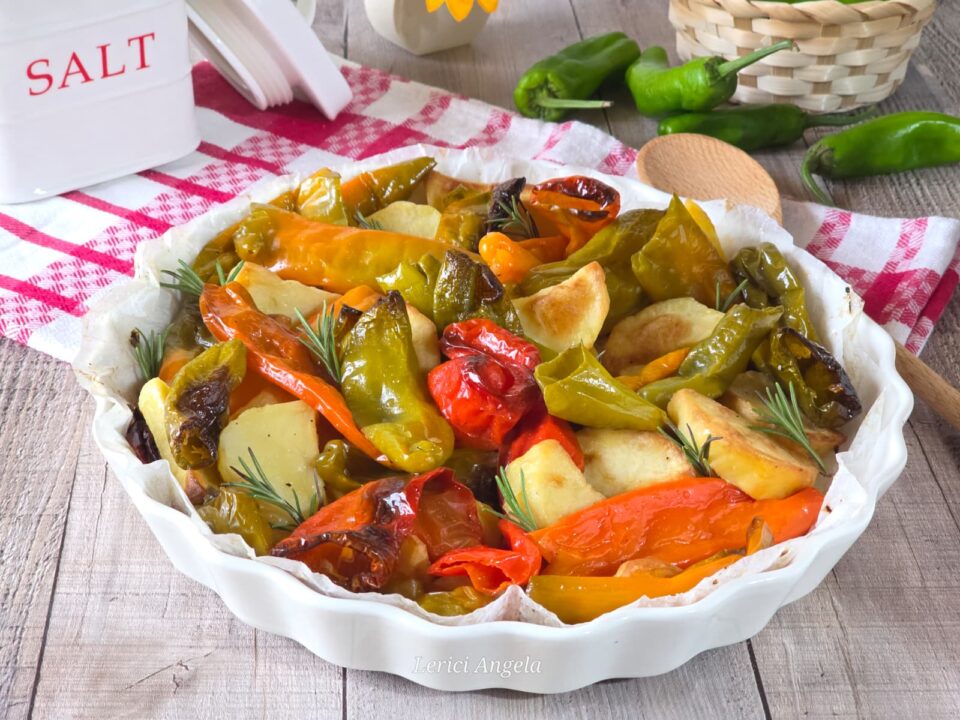 Peperoni e patate al forno o in friggitrice ad aria come farli saporiti e sfiziosi