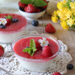 Panna Cotta con Fragole e Lamponi il Dessert Cremoso Semplice e Veloce