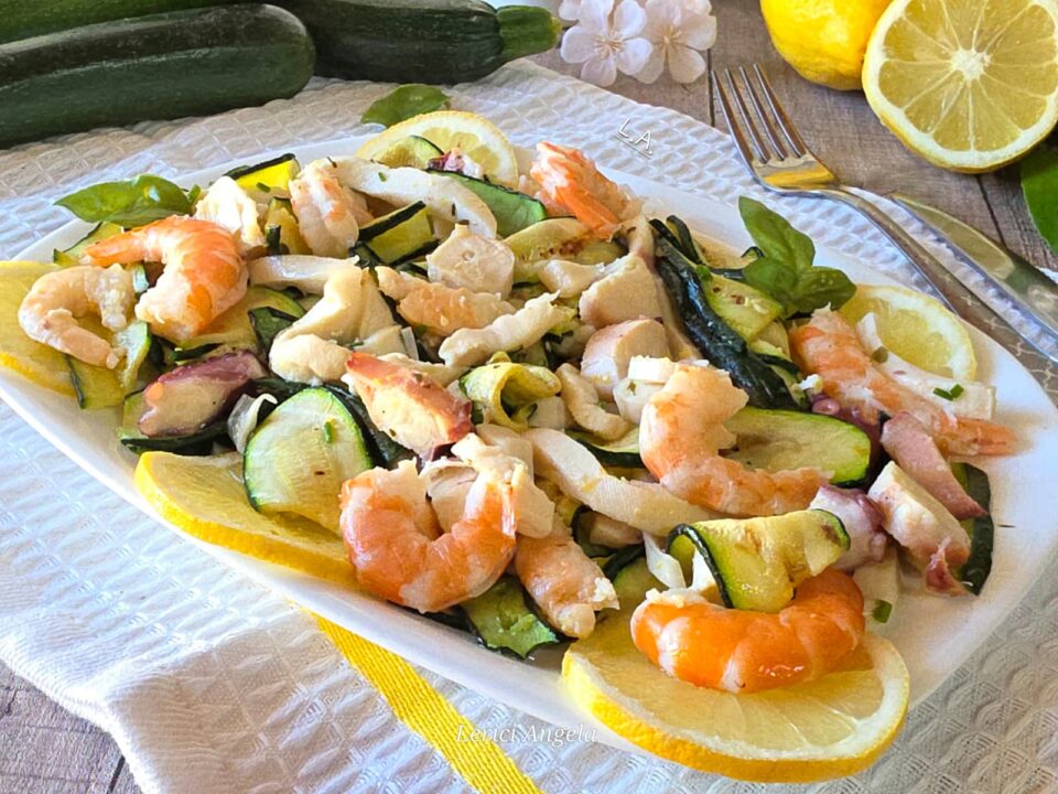 L'Insalata di mare express con zucchine croccanti light