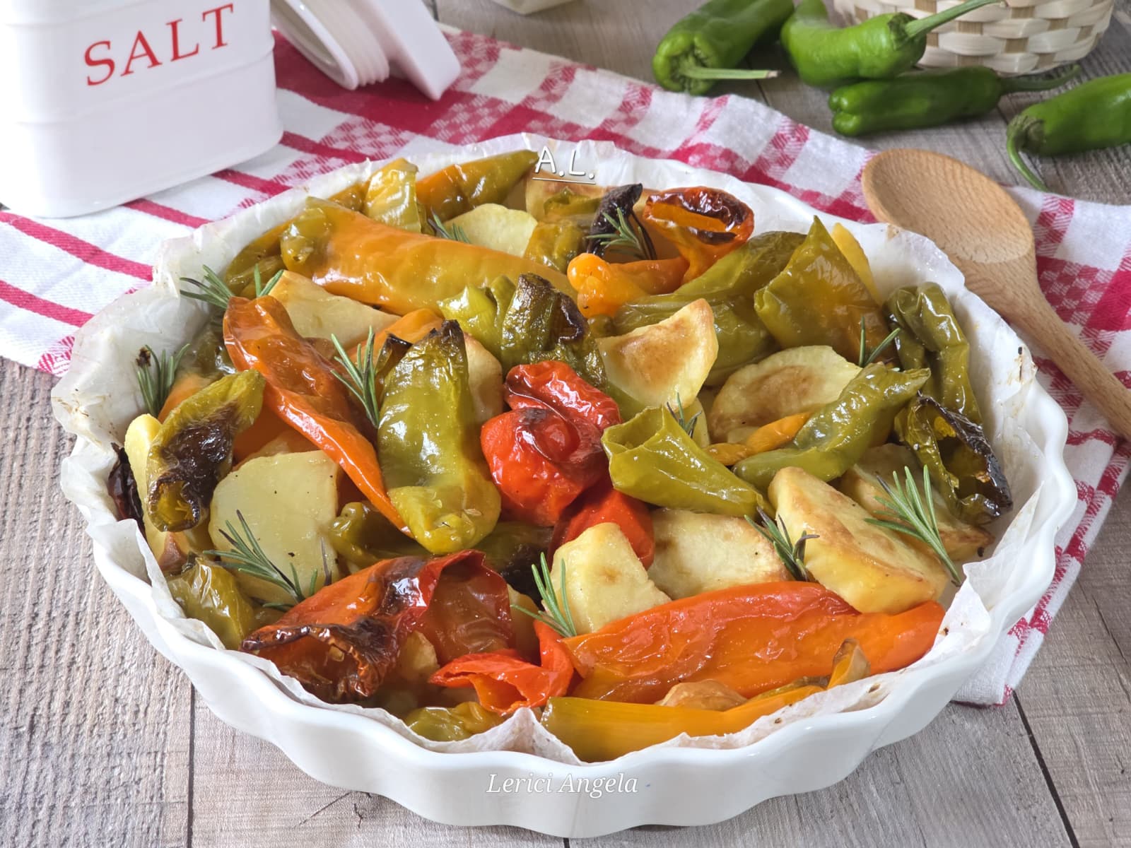Peperoni e patate al forno o in friggitrice ad aria come farli saporiti e sfiziosi