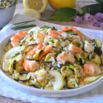 Riso freddo con zucchine e gamberetti il piatto estivo e leggero pronto in 15 minuti