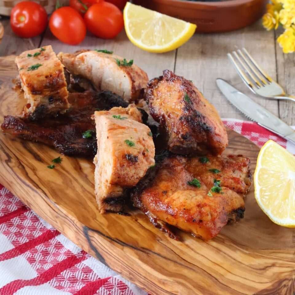 Costine di maiale con salsa barbecue morbide al forno o in friggitrice ad aria