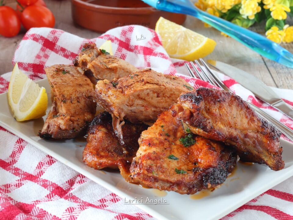 Costine di maiale con salsa barbecue morbide al forno o in friggitrice ad aria