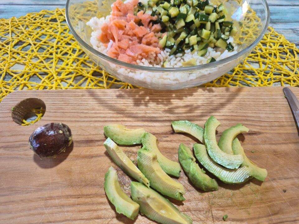 Riso Freddo con Zucchine Salmone la ricetta fresca pronta in 15 minuti